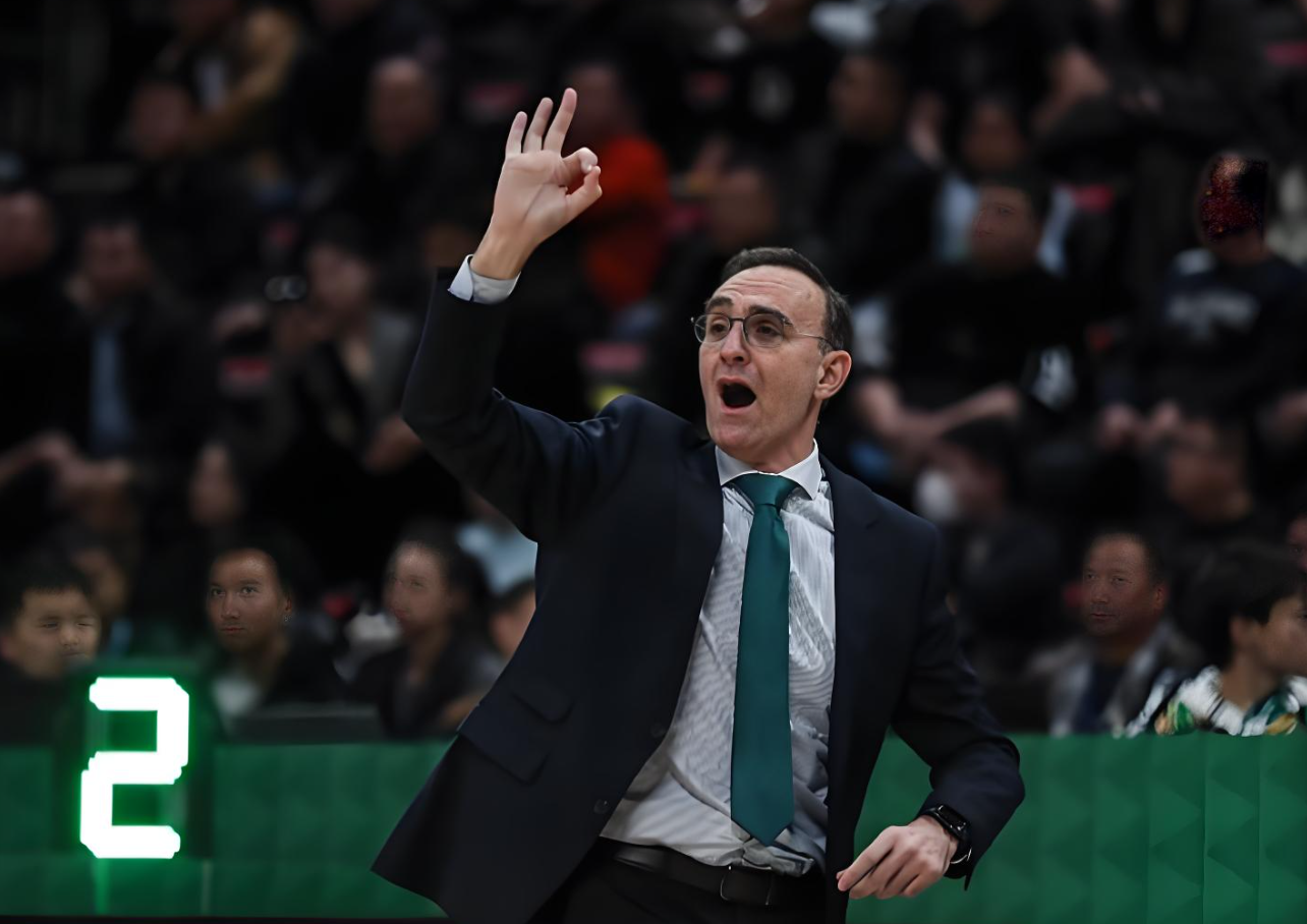 乐鱼体育网站-狂胜广东16分！乌戈大赞辽宁队2人：发挥得非常出色